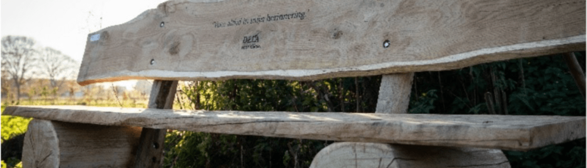 DELA 'Voor altijd in mijn herinnering' zitbank in herinneringsbos Putte, Zwevegem en Ninove